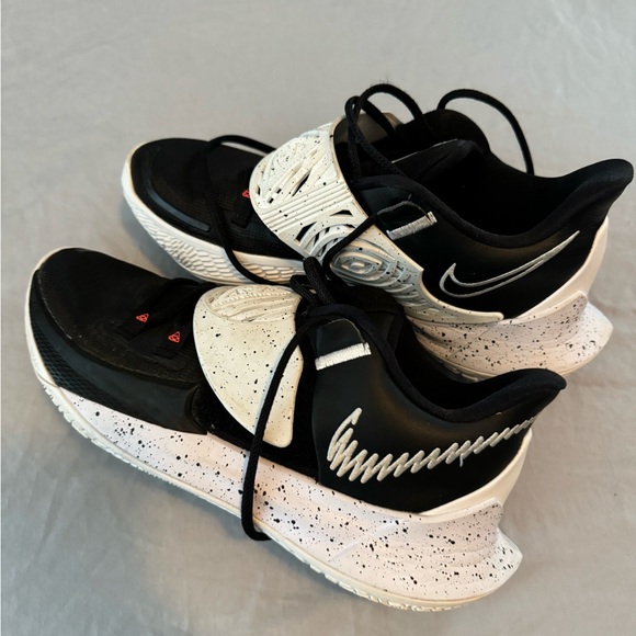 Nike Kyrie 3 Team Low Black White ! SOLID SHOES! For the collectors. - Picture 5 of 16